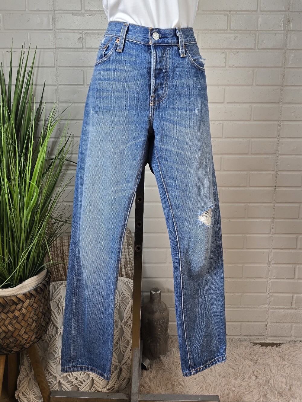 Levis Mid Rise Straight Leg Blue Jeans Size 28